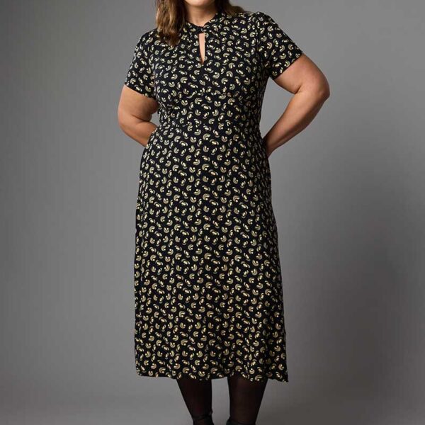 Joanie Clothing Eugine Keyhole Neckline Jersey Midi Dress -  UK 22 (Black)